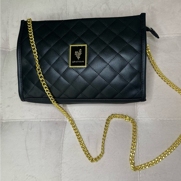 None Handbags - Black Quilted Shoulder Bag with Gold Chain